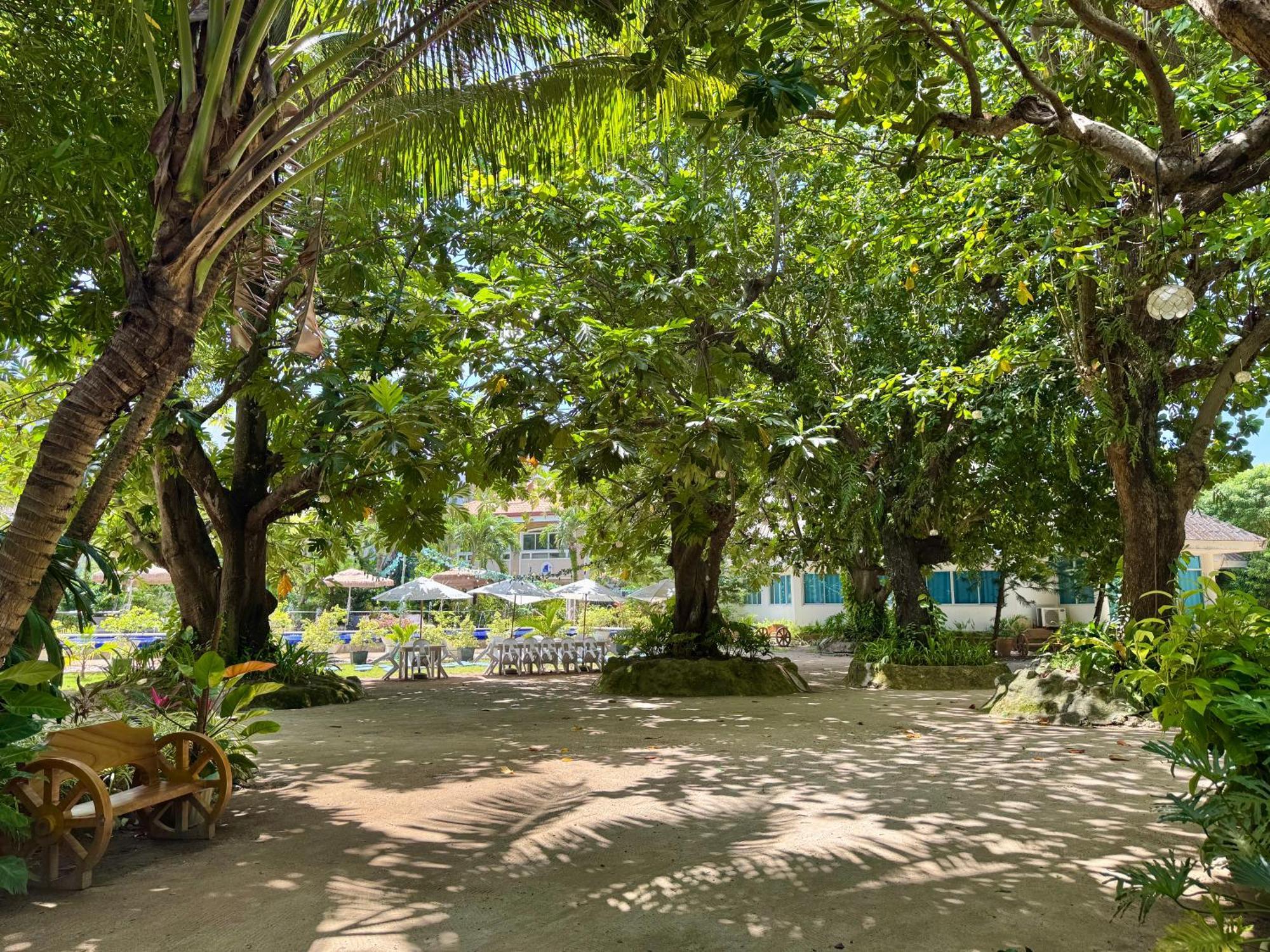 Casa Pilar Beach Resort Manoc-Manoc Esterno foto